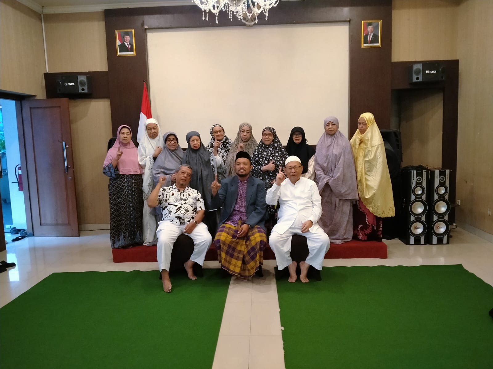 Alumni SD Muhammadiyah 1 Ketelan Surakarta angkatan tahun 1967 mengadakan reuni di hall hotel Margangsa